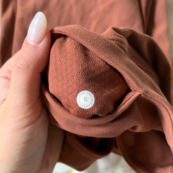 SOLD *** Lululemon Super High-Rise Groove Pant - Picture 5 of 6